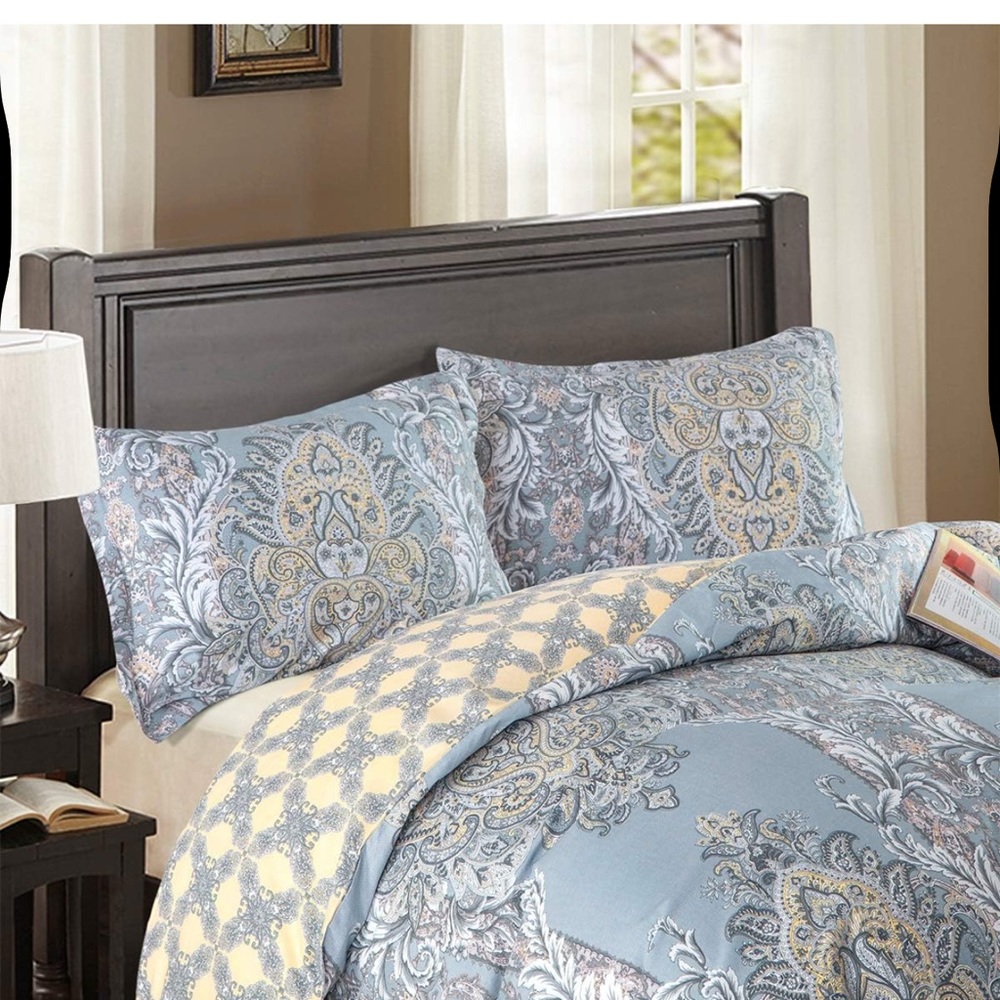 Elegant Blue and Cream Duvet Bedding Set - Picture 2 of 7